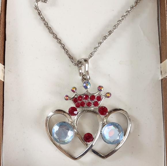 Crown of Hearts Celtic Pendant - Picture 3 of 9